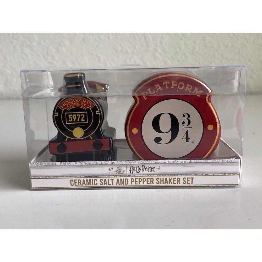 Harry Potter Hogwarts Express Ceramic Salt & Pepper Shaker Set Platform 9 3/4